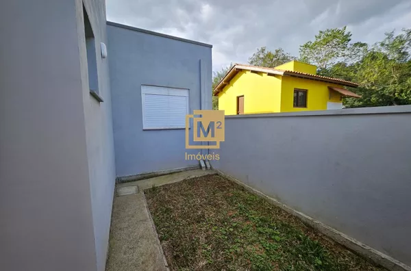 Casa Geminada à Venda em Araricá com Piso Porcelanato