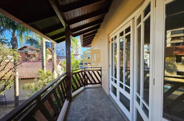 Apartamento com sacada e churrasqueira para alugar no Centro de Sapiranga