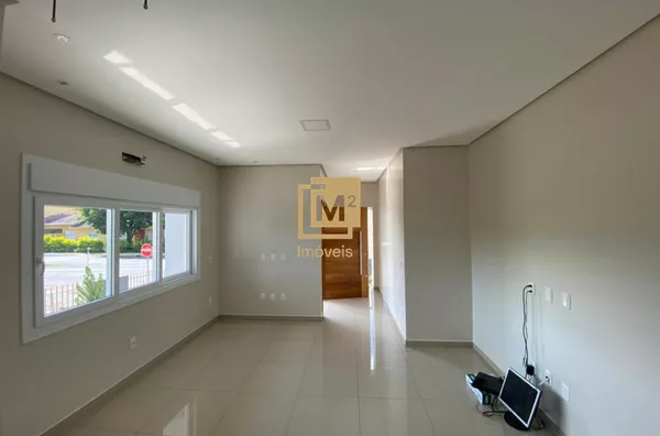Casa com 04 dormitórios, no centro de Sapiranga