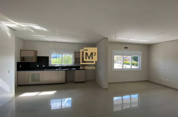 Casa com 04 dormitórios, no centro de Sapiranga