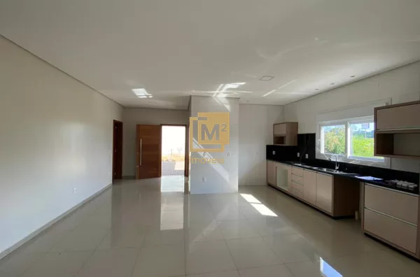 Casa com 04 dormitórios, no centro de Sapiranga