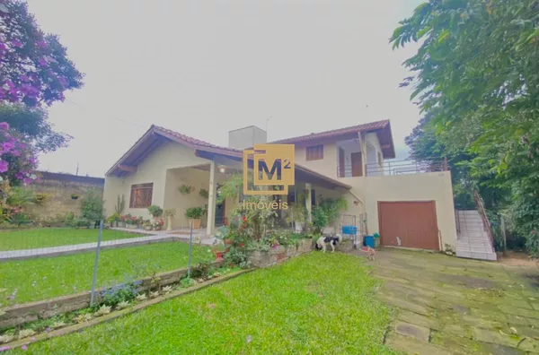 Casa com amplo terreno no centro de Sapiranga