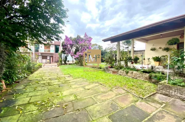 Casa com amplo terreno no centro de Sapiranga