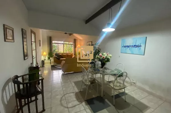 Casa com amplo terreno no centro de Sapiranga