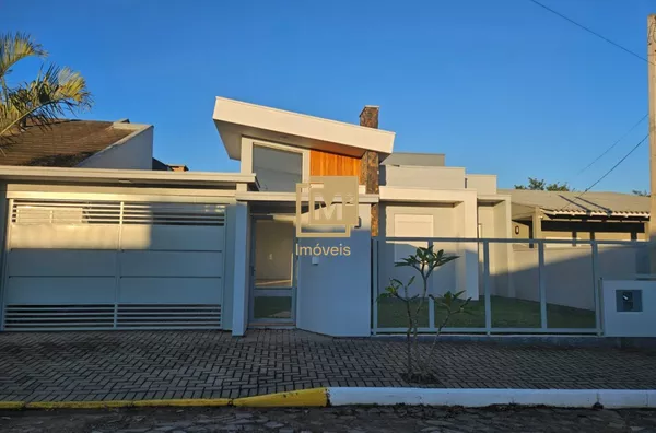 Venda de casa com pátio e churrasqueira em Sapiranga