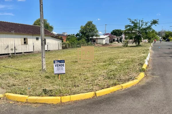 Terreno de esquina no Bairro Centenário.