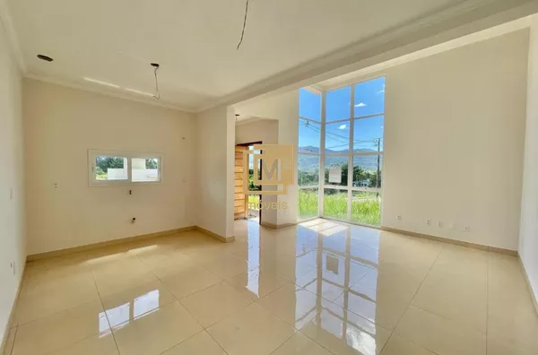 Casa à venda em Araricá - Imóvel com churrasqueira e pátio