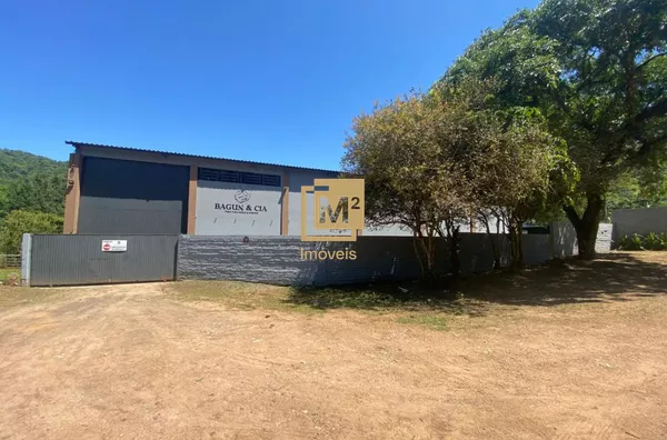 Linda chácara com amplo pavilhão