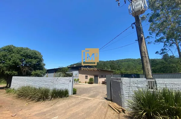 Linda chácara com amplo pavilhão