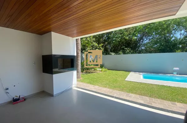 Casa alto padrão com Piscina à venda em Sapiranga, Bairro Centenário - 200m²