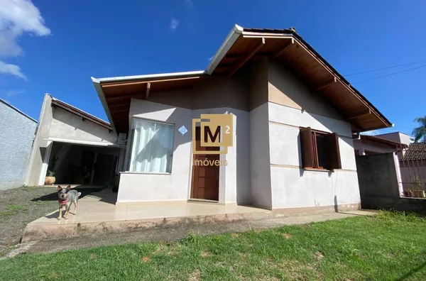Casa com piscina no bairro São Luiz em Sapiranga.