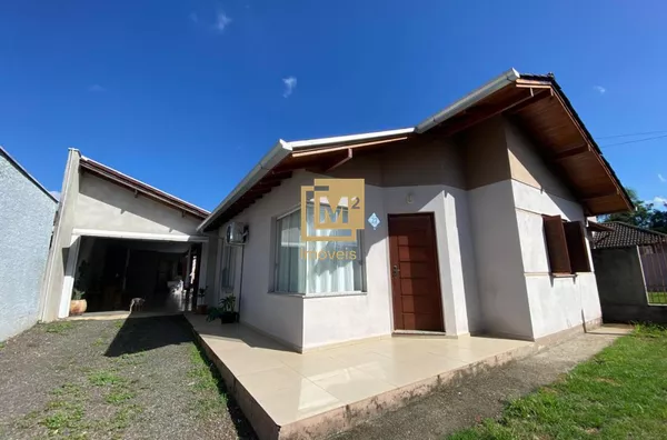 Casa com piscina no bairro São Luiz em Sapiranga.