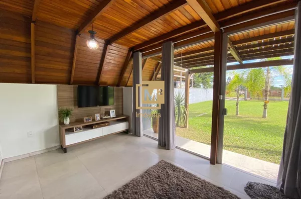Lindo Sítio com piscina e cabana á venda.