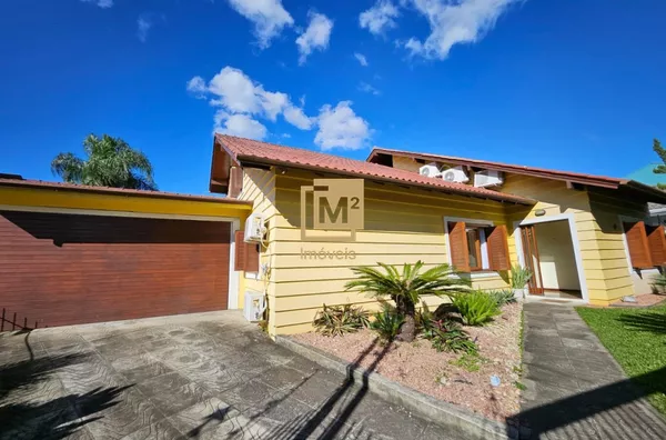 Casa à Venda em Sapiranga Centro com Piscina e Suíte