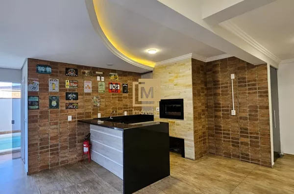 CASA COM 2 SUÍTES  - CENTRO