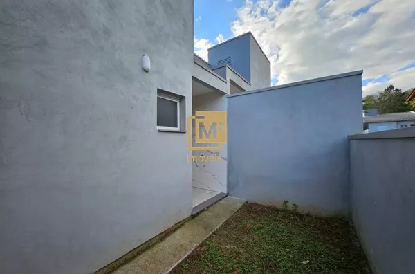 Casa Geminada à Venda em Araricá com Piso Porcelanato