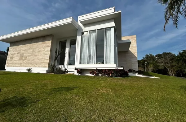 CASA PARA VENDA - CONDOMÍNIO LAGOA DOURADA - CRICIÚMA