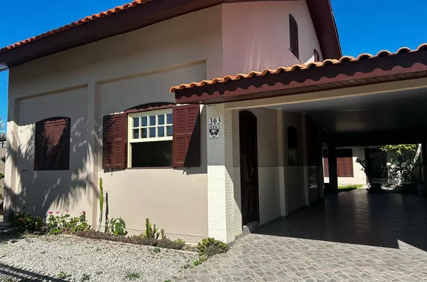 CASA COM EDÍCULA, MOBILIADA, ZONA NORTE-BALNEÁRIO RINCÃO