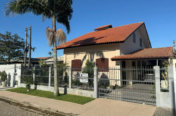 CASA COM EDÍCULA, MOBILIADA, ZONA NORTE-BALNEÁRIO RINCÃO