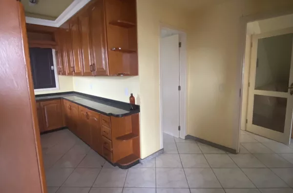 CASA, OURO NEGRO - FORQUILHINHA