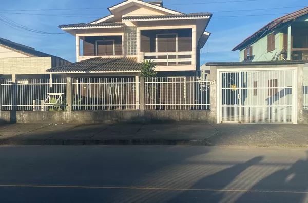 CASA, OURO NEGRO - FORQUILHINHA