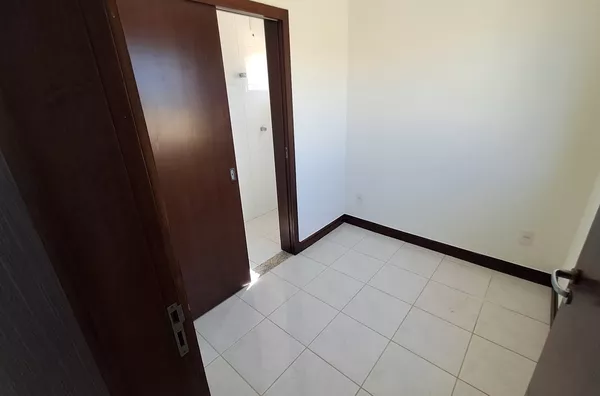 APARTAMENTO TRIPLEX, ED. ZULMA NASPOLINI MANIQUE - CRICIÚMA