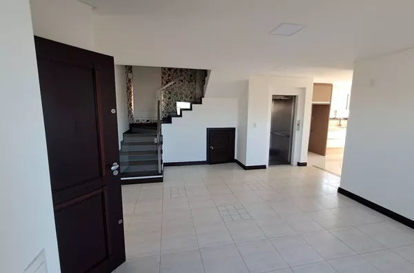 APARTAMENTO TRIPLEX, ED. ZULMA NASPOLINI MANIQUE - CRICIÚMA