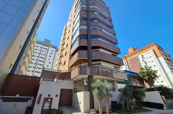 APARTAMENTO TRIPLEX, ED. ZULMA NASPOLINI MANIQUE - CRICIÚMA
