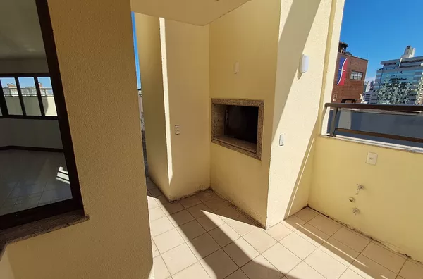 APARTAMENTO TRIPLEX, ED. ZULMA NASPOLINI MANIQUE - CRICIÚMA
