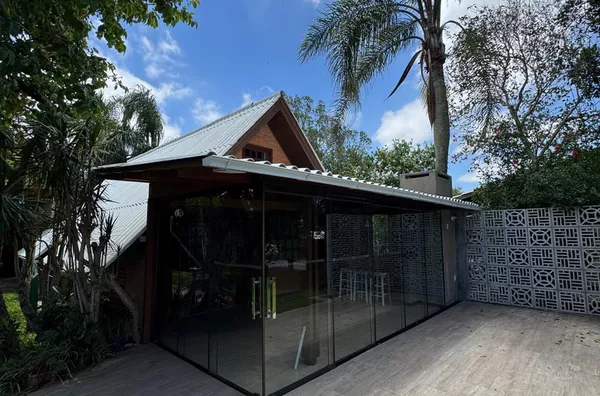 CABANA ALTO PADRÃO - COND. VILLA SUÍÇA - LAGOA DOS ESTEVES, BALNEÁRIO RINCÃO