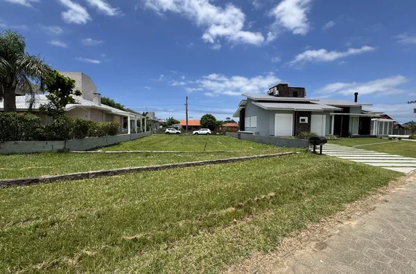 TERRENO NO CONDOMÍNIO VILLA SUIÇA, LAGOA DOS ESTEVES, BALNEÁRIO RINCÃO