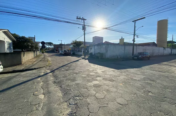 TERRENO-PRIMEIRO DE MAIO. IÇARA