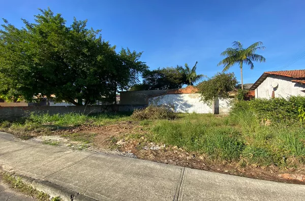 TERRENO-PRIMEIRO DE MAIO. IÇARA