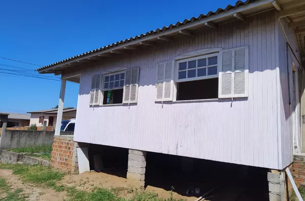 CASA DE MADEIRA - LOMBAS/ PEDREIRAS, IÇARA