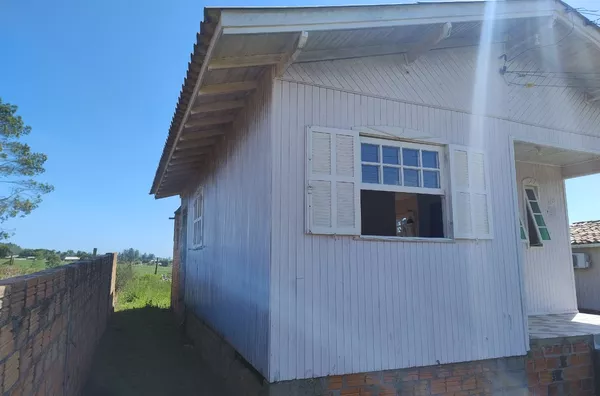 CASA DE MADEIRA - LOMBAS/ PEDREIRAS, IÇARA
