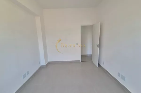 Apartamento à Venda em Botafogo | 90m², Reformado, Vista Mar e Montanhas, 3 Quartos com Vaga