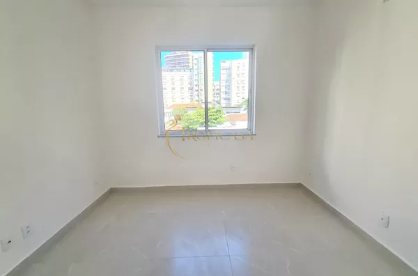Apartamento Reformado à Venda em Ipanema | 50m², Vaga Escriturada, Próximo ao Metrô e Praia