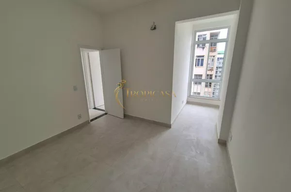 Apartamento à Venda no Leme | 2 Quartos, 70m², Reformado, Vaga e Sol da Manhã - Foto 10