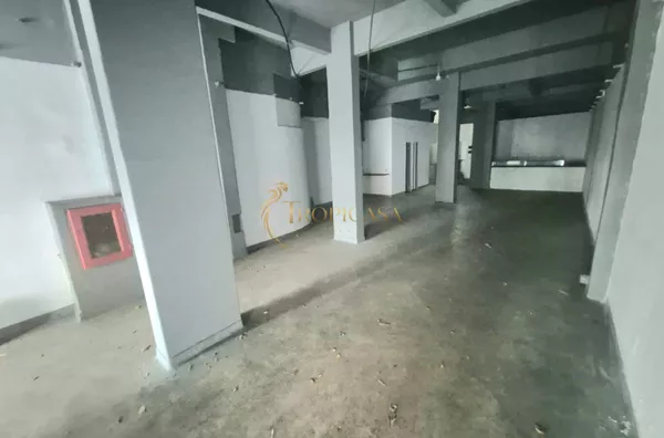 Loja Comercial à Venda ou Locação no Humaitá | 256m², Frente para Rua e Alto Fluxo Comercial