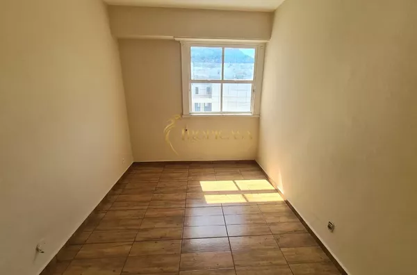 Catete | Sala e Quarto | Vista Livre | Silencioso | Sol da Manhã | 37m² | Próximo ao Metrô