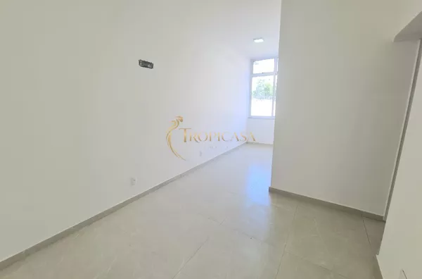 Apartamento Reformado à Venda em Ipanema | 50m², Vaga Escriturada, Próximo ao Metrô e Praia