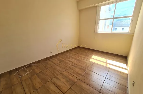 Catete | Sala e Quarto | Vista Livre | Silencioso | Sol da Manhã | 37m² | Próximo ao Metrô