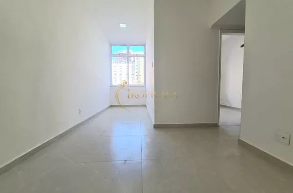 Apartamento Reformado à Venda em Ipanema | 50m², Vaga Escriturada, Próximo ao Metrô e Praia