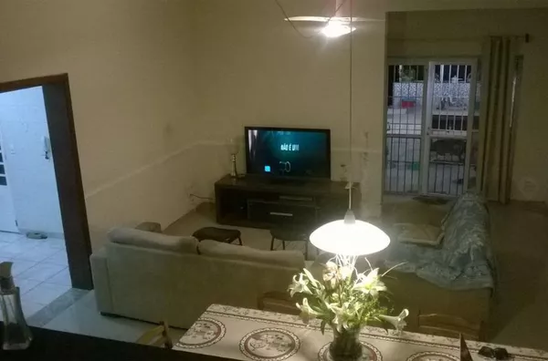 Sala vista do jardim