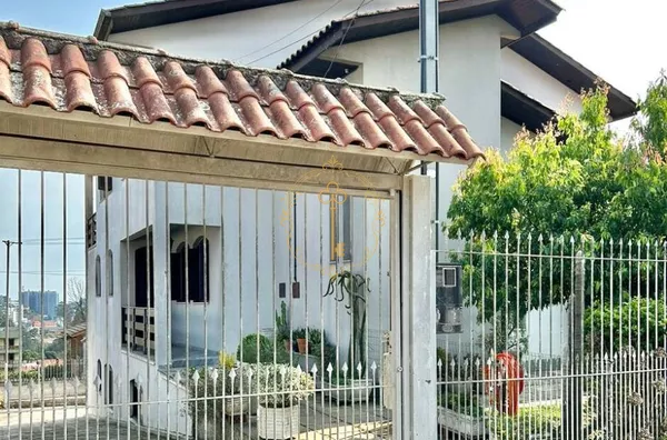 CASA DE ESQUINA NO BAIRRO RIO BRANCO