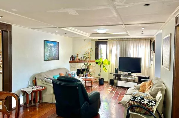 CASA DE ESQUINA NO BAIRRO RIO BRANCO