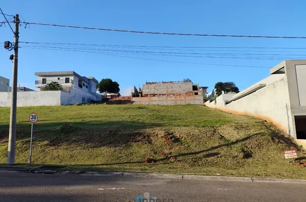 Terreno em condomínio de alto padrão