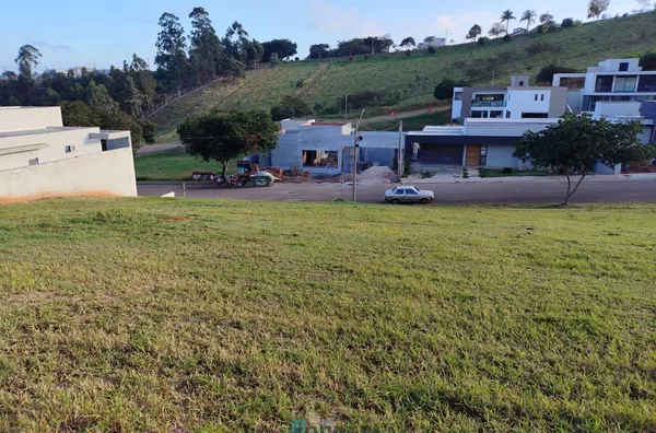 Terreno em condomínio de alto padrão