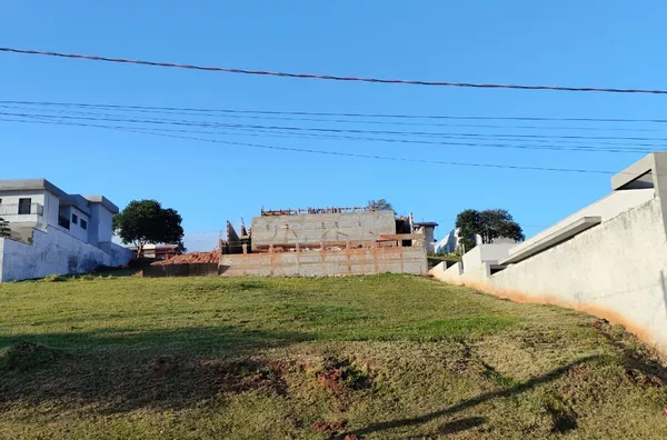 Terreno em condomínio de alto padrão