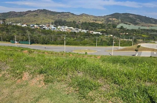 Vendo lote de 426 m² com vista privilegiada no Condomínio Innovare – Bragança Paulista